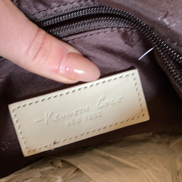 Kenneth Cole Messenger Bag - Picture 8 of 9